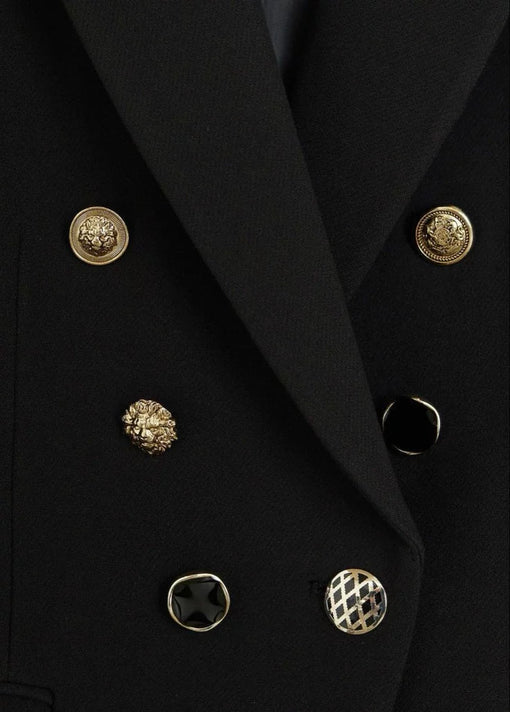 Types of Buttons for Blazers: How to Choose the Right Button for a More Elegant Look