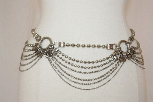 How to Choose Clothing Accessories without Making the Design Look Excessive
