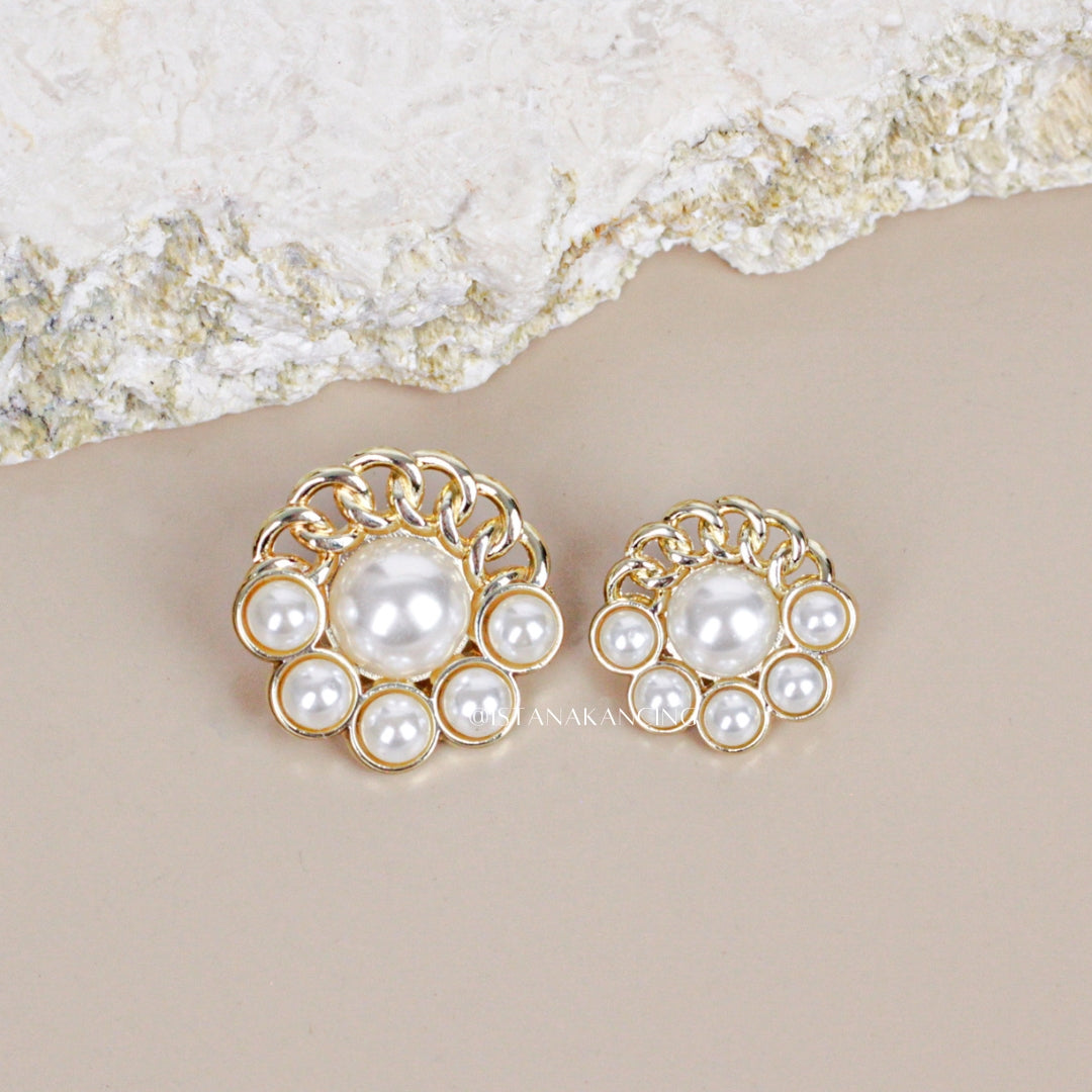 Giselle Pearl Button