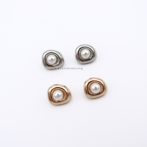 Vermont Pearl Button