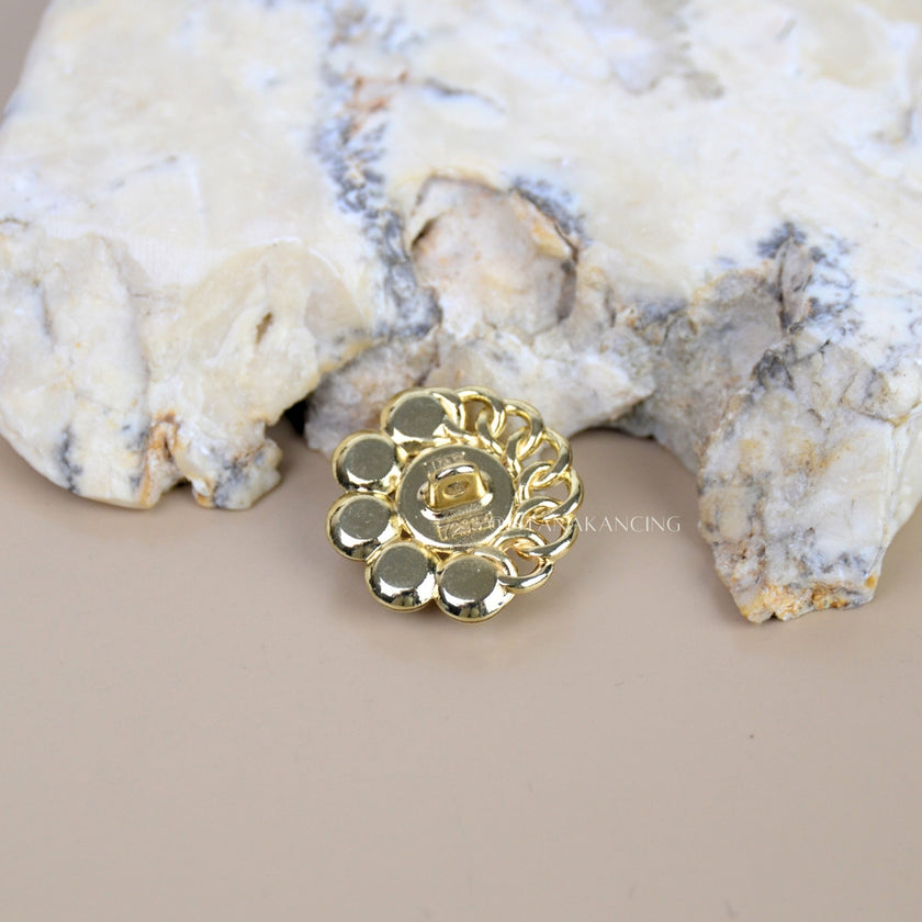 Giselle Pearl Button