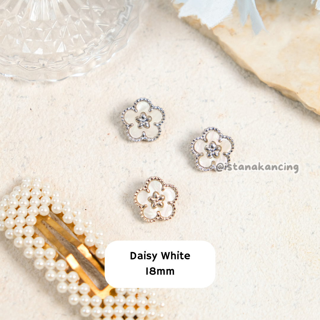 Daisy Flower Button