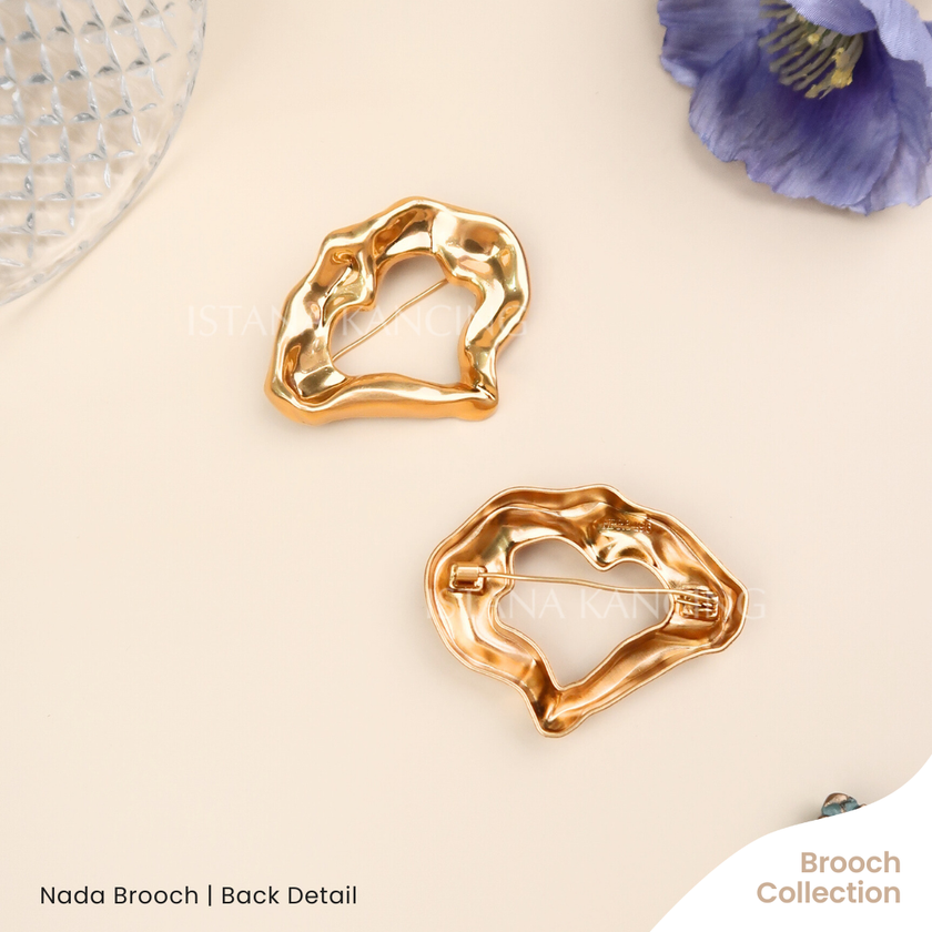 Brooch Nada