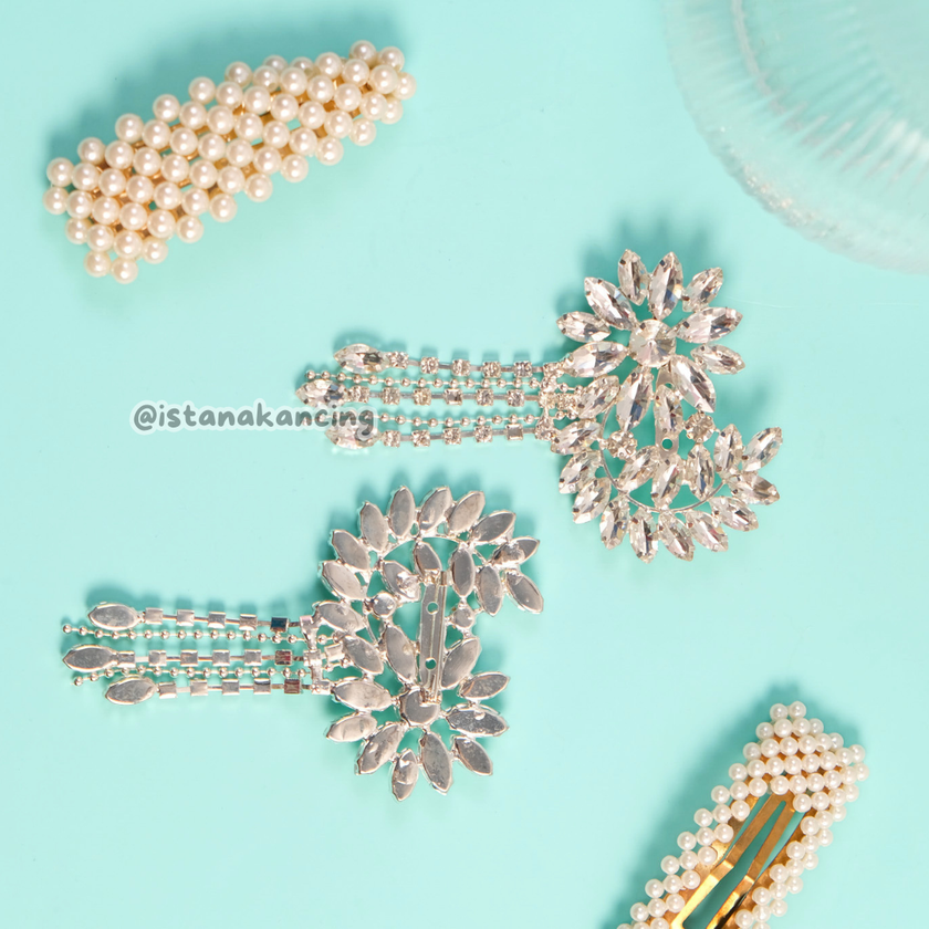Oriana Pin Brooch