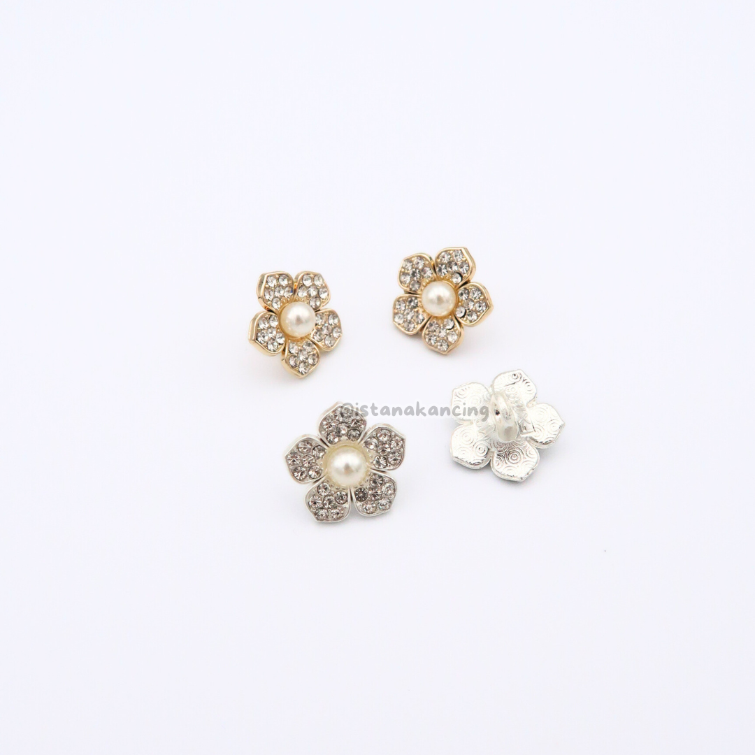 Saffron Flower Button