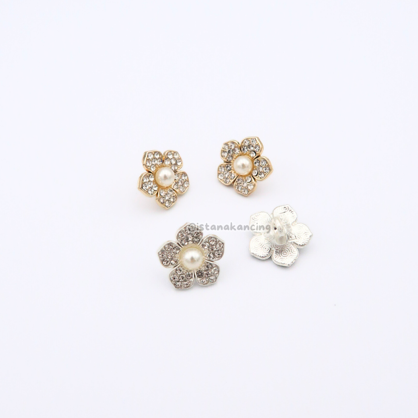 Saffron Flower Button