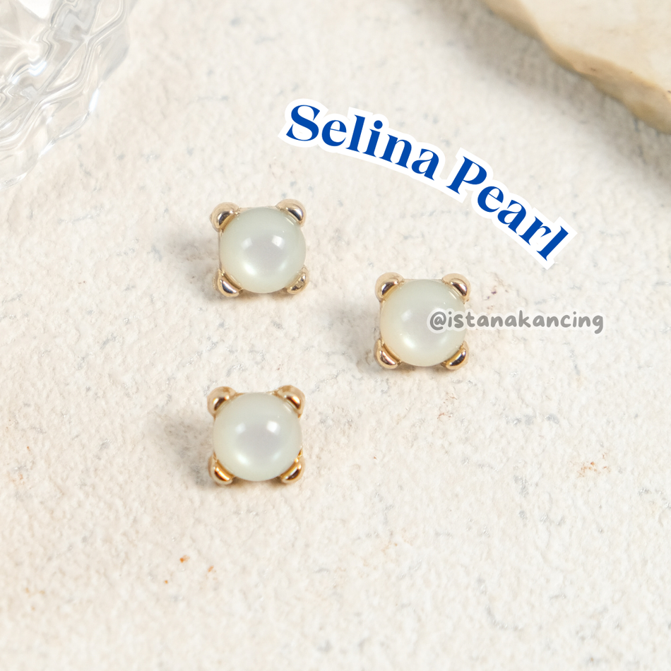 Selina Pearl Button