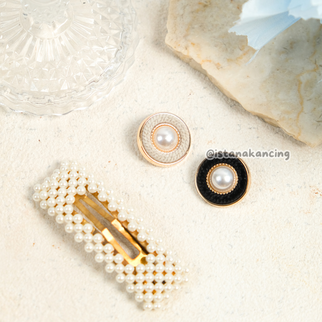 Sienna Pearl Button