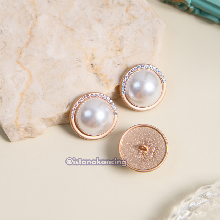 Cassia Pearl Button