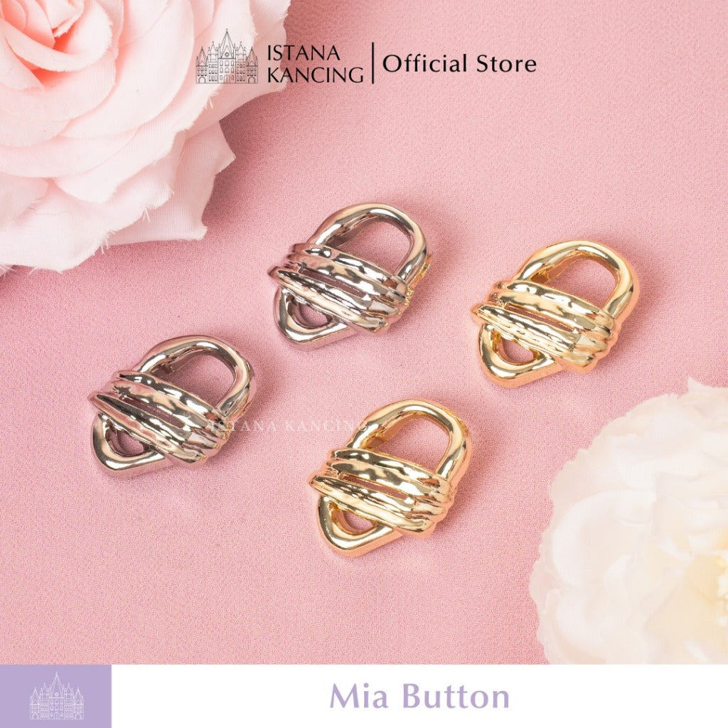 Mia Button