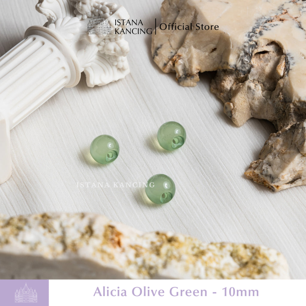 Alicia Pearl Button