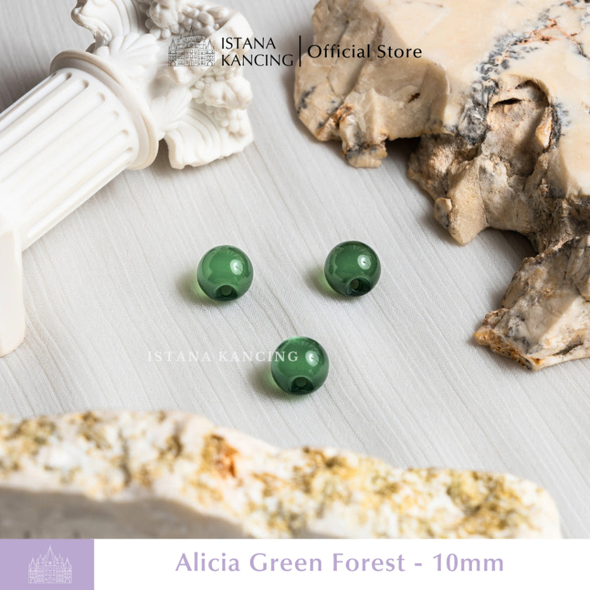 Alicia Pearl Button