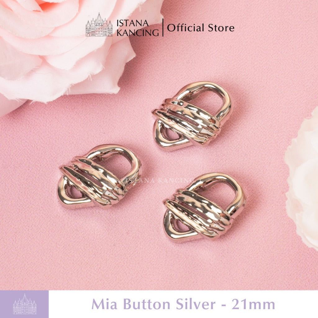 Mia Button
