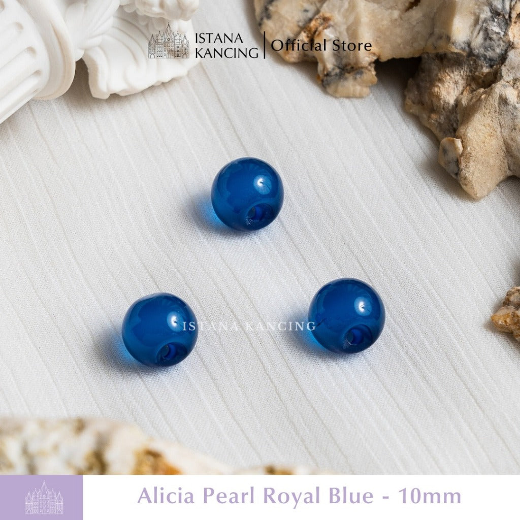 Alicia Pearl Button