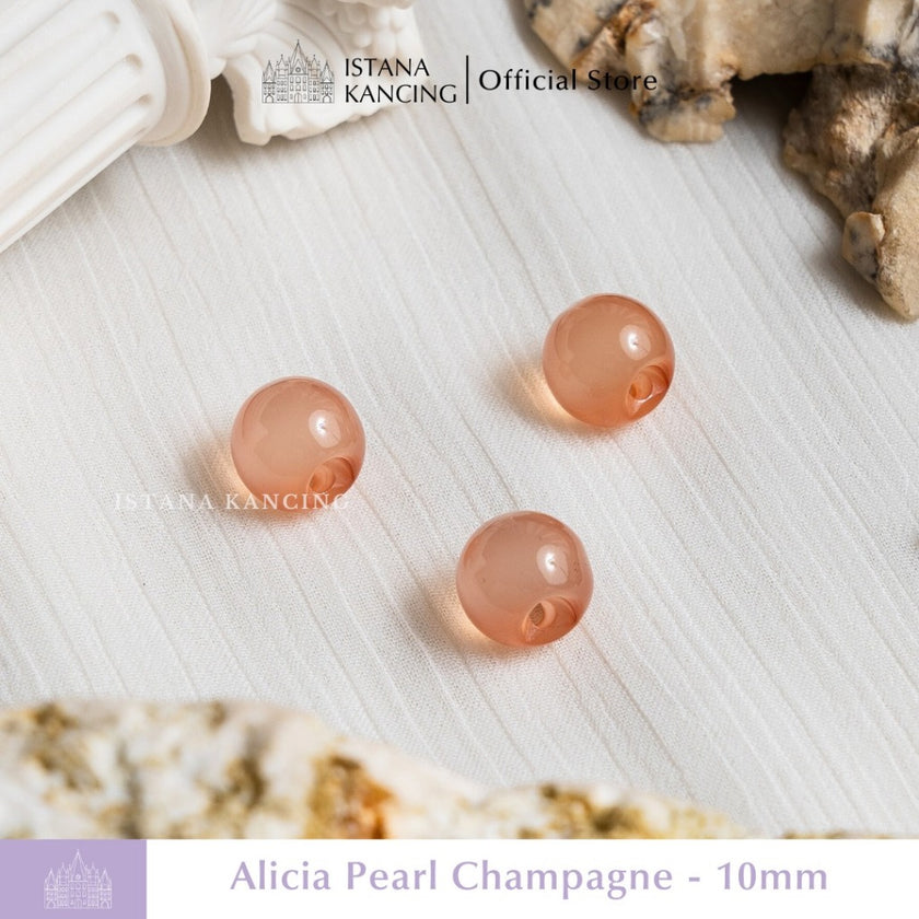 Alicia Pearl Button