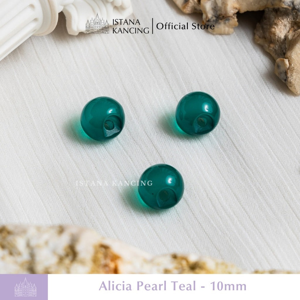 Alicia Pearl Button