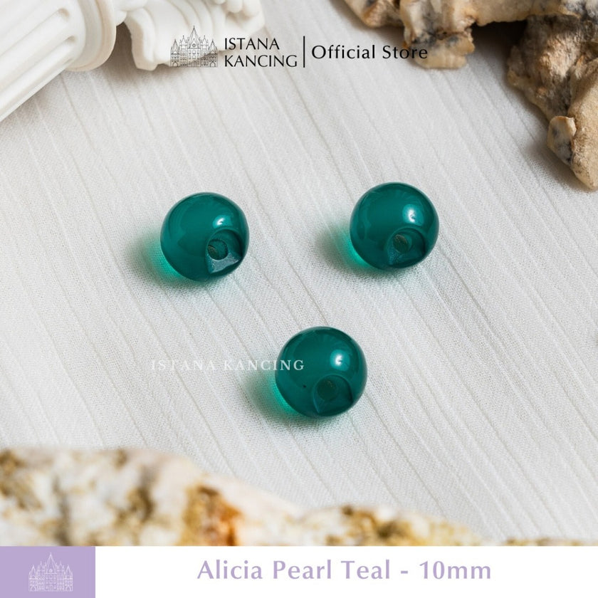 Alicia Pearl Button