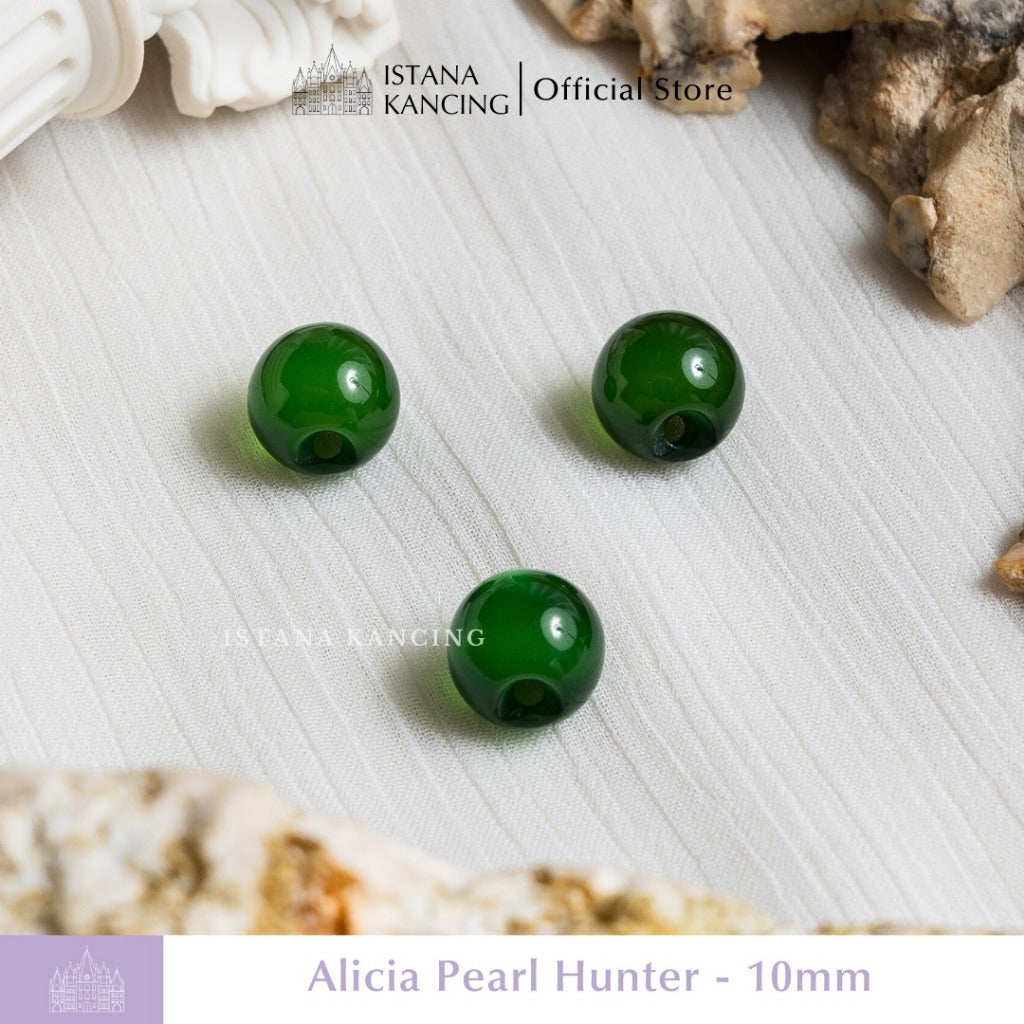 Alicia Pearl Button