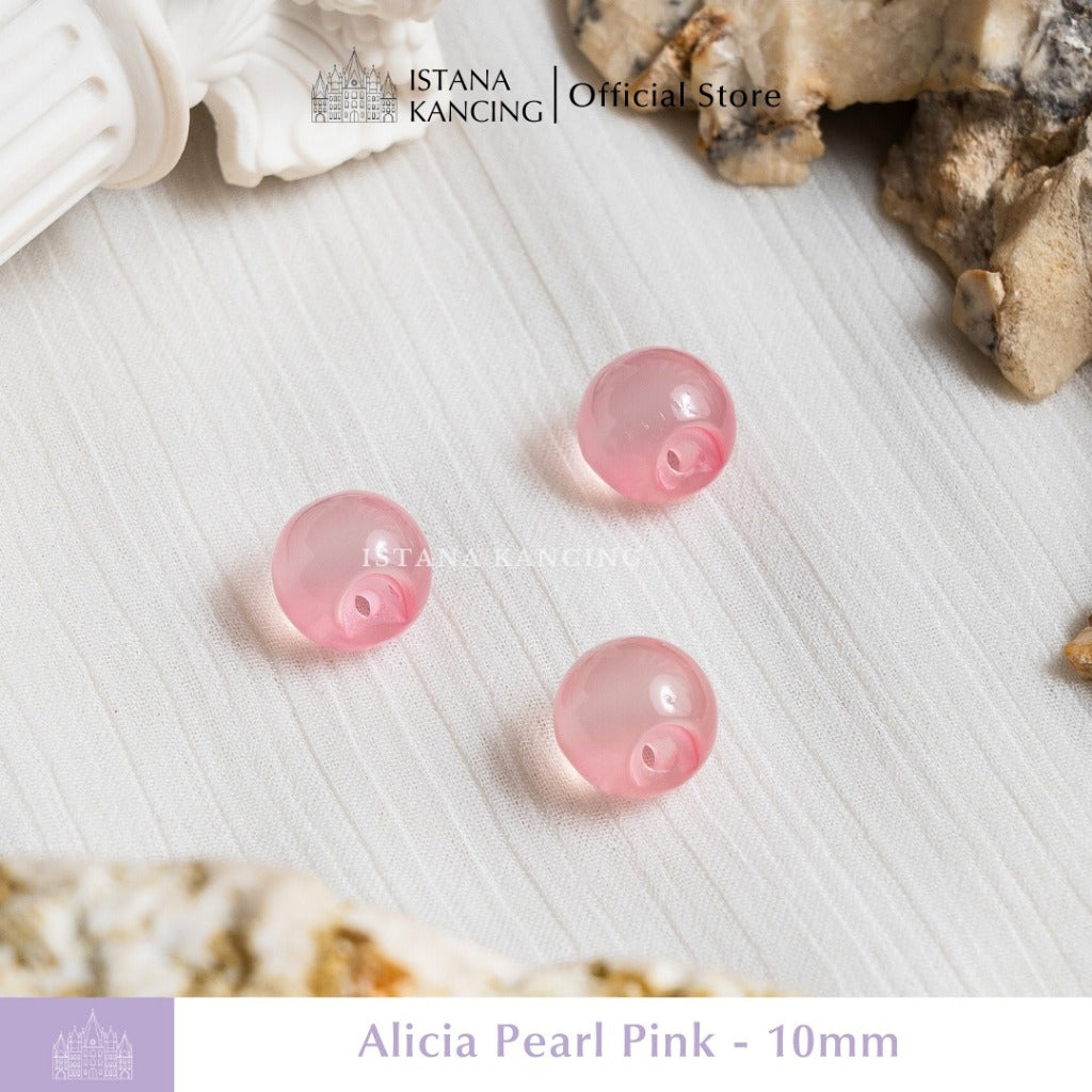 Alicia Pearl Button