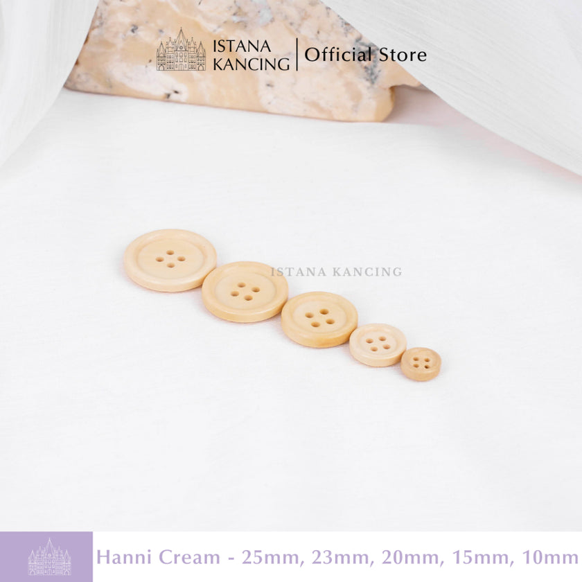Hanni Button 4 Holes