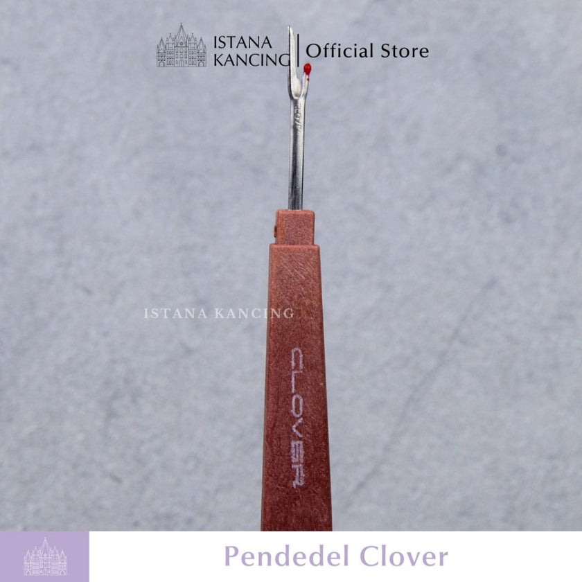 Pendedel Clover Kayu